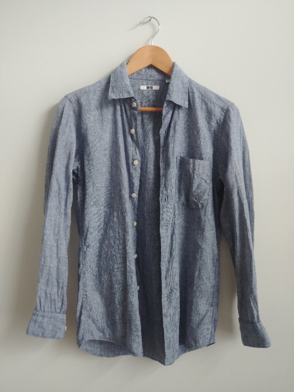 Uniqlo Men's Small 100% linen blue grey button down shirt
